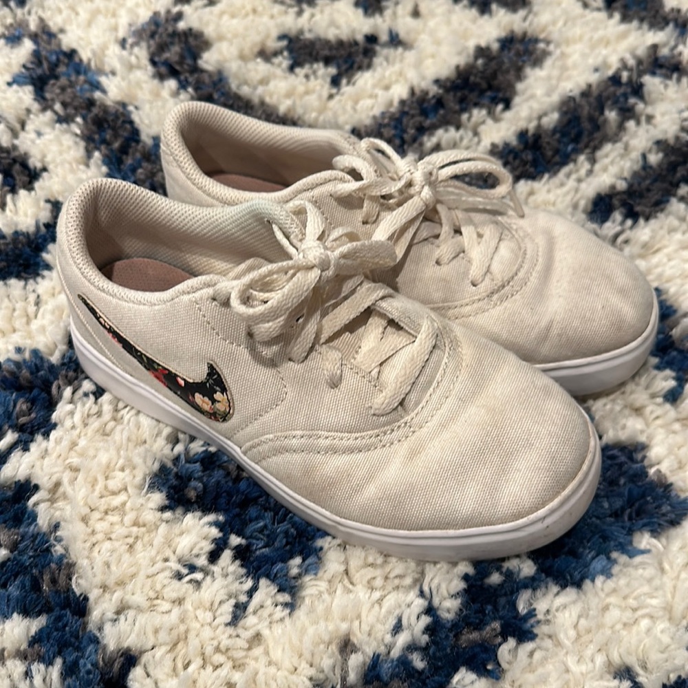Girls White with Flowered Nike Size 1